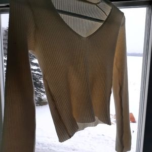 hey guys! :) I'm selling this really cute white crop sweater!